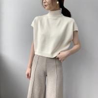 Свитер, жилет, трикотажный шарф, коллекция 2023, визуально стройнит