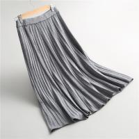 Демисезонная трикотажная юбка в складку, по фигуре