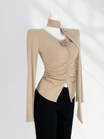 Элегантный весенний топ, футболка, лонгслив, тренд сезона, по фигуре, V-образный вырез