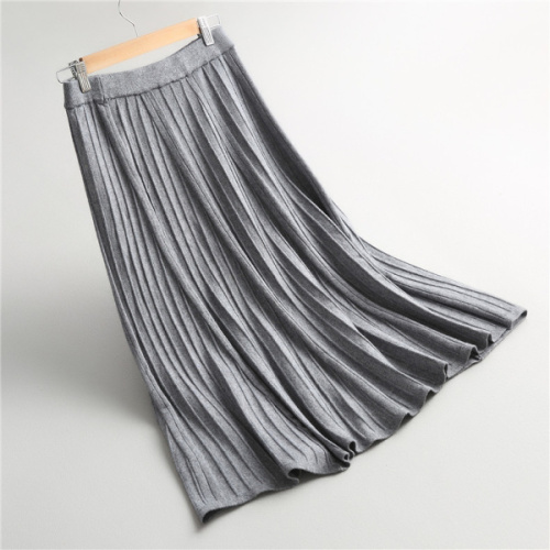 Демисезонная трикотажная юбка в складку, по фигуре